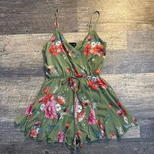Trixxi Women’s Floral Romper Size Small Short Green Sleeveless Spring Summer